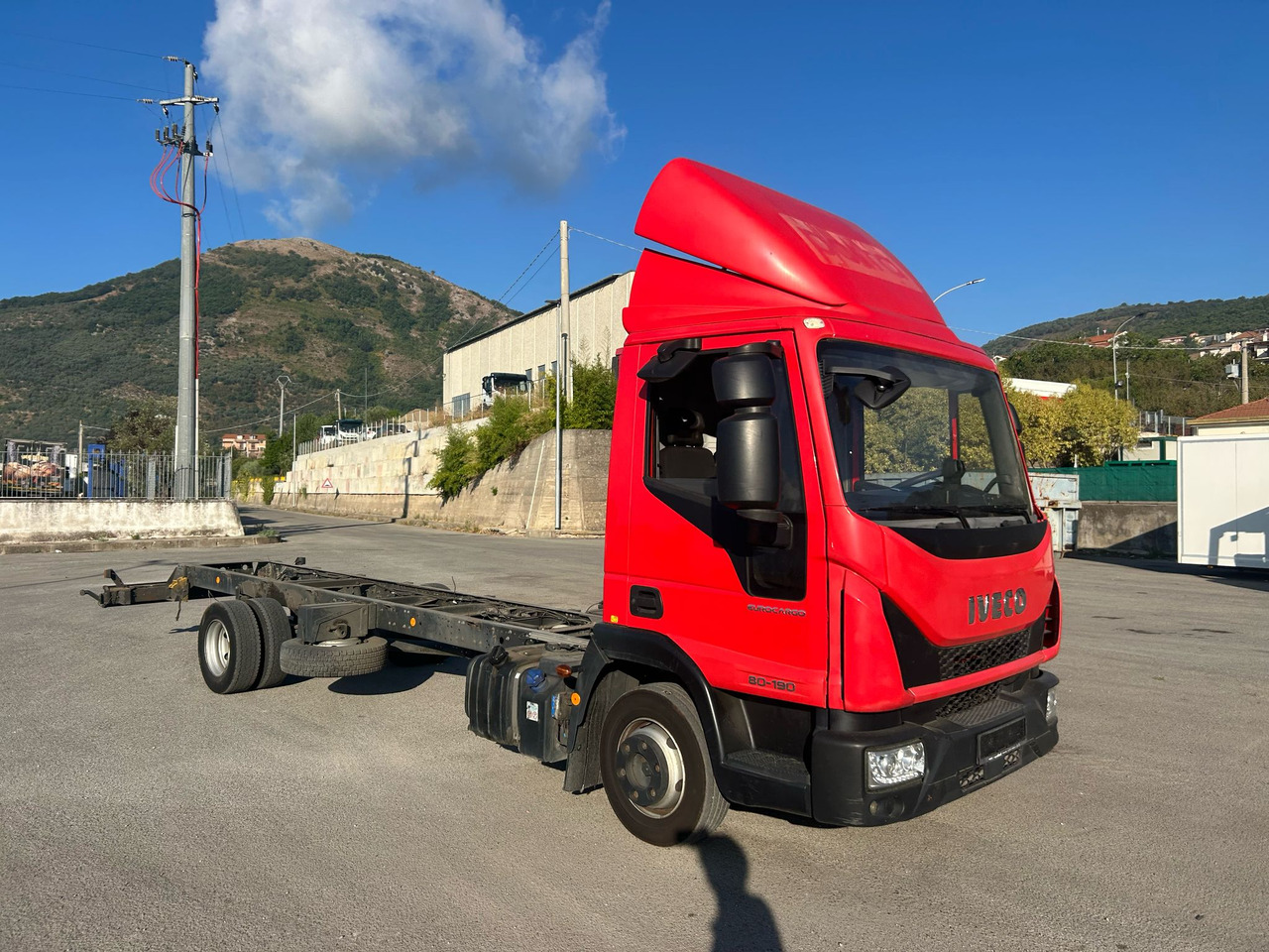 IVECO EUROCARGO 80-190 - Camión chasis: foto 1 IVECO EUROCARGO 80-190 - Camión chasis: foto 1