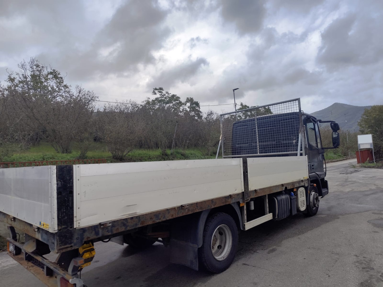 IVECO EUROCARGO 80E18 - Camión caja abierta, Camión volquete: foto 2 IVECO EUROCARGO 80E18 - Camión caja abierta, Camión volquete: foto 2