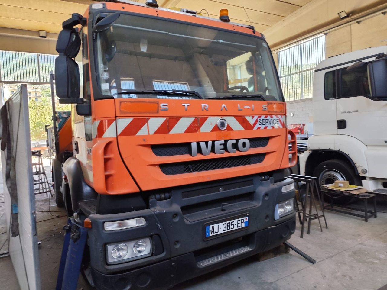 IVECO STRALIS 190S31 - Camión grúa: foto 1 IVECO STRALIS 190S31 - Camión grúa: foto 1