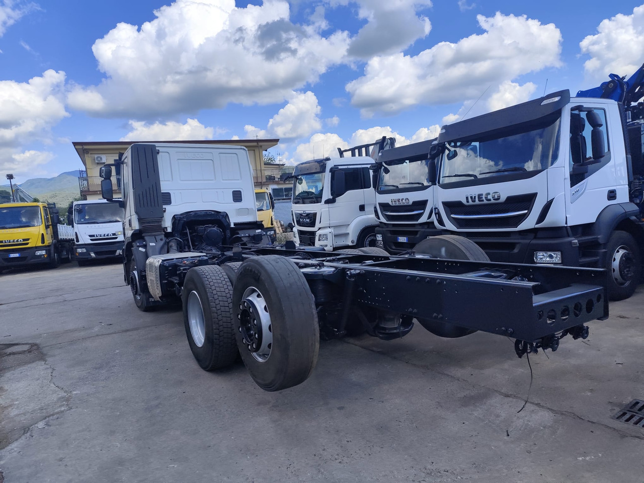 Camión volquete IVECO STRALIS AD 260S31: foto 14