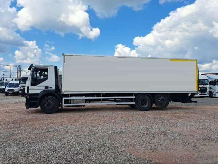 IVECO STRALIS AD 260S31 - Camión caja cerrada: foto 2 IVECO STRALIS AD 260S31 - Camión caja cerrada: foto 2