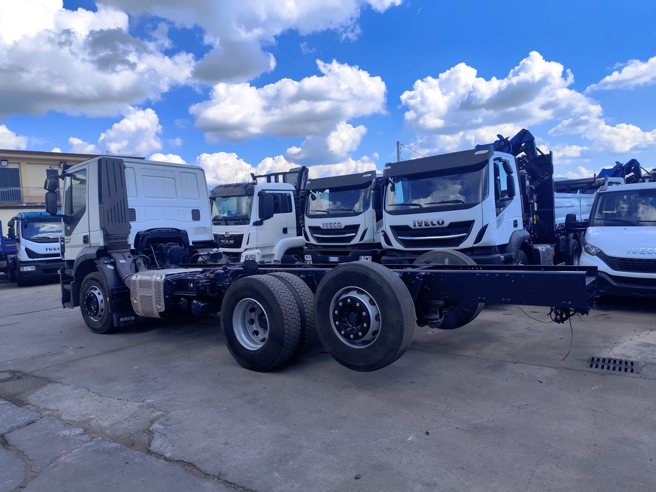 Camión volquete IVECO STRALIS AD 260S31: foto 12