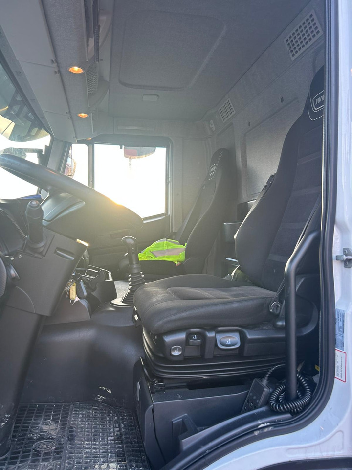 Camión chasis IVECO STRALIS AD 260S31 XP: foto 21