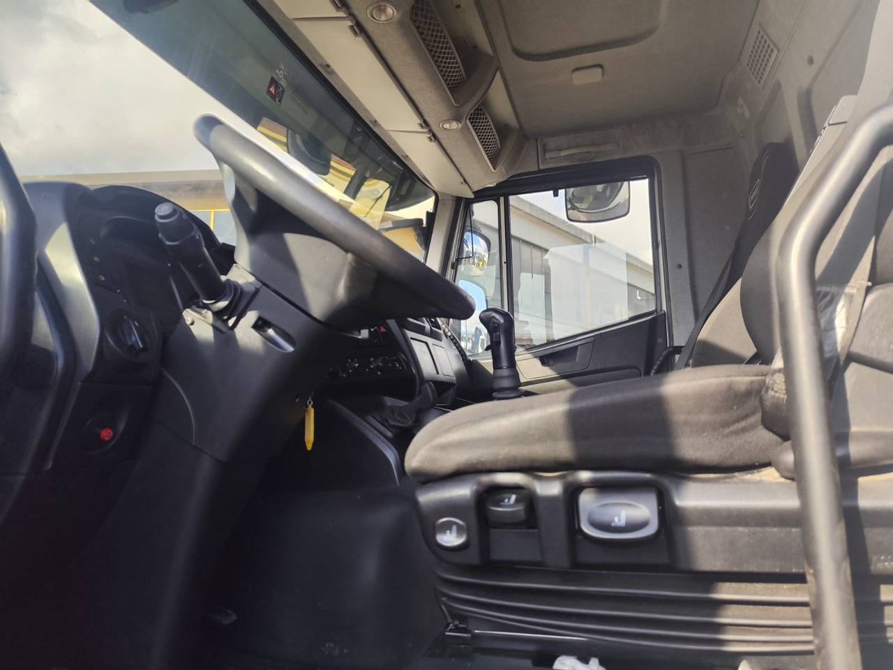 IVECO STRALIS AD 260S31 XP - Camión chasis: foto 5 IVECO STRALIS AD 260S31 XP - Camión chasis: foto 5