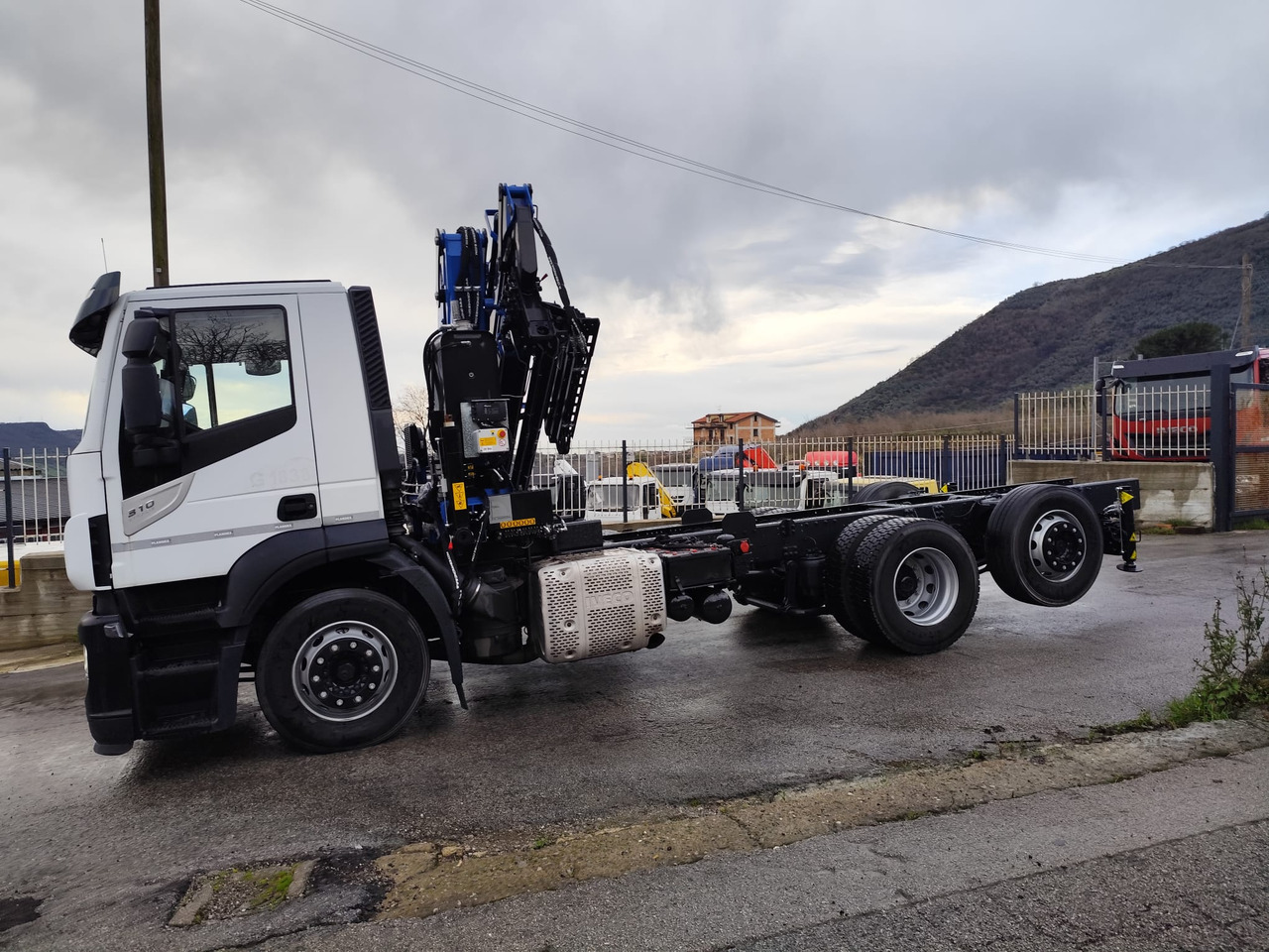 IVECO STRALIS AD 260S31 XP - Camión grúa: foto 4 IVECO STRALIS AD 260S31 XP - Camión grúa: foto 4