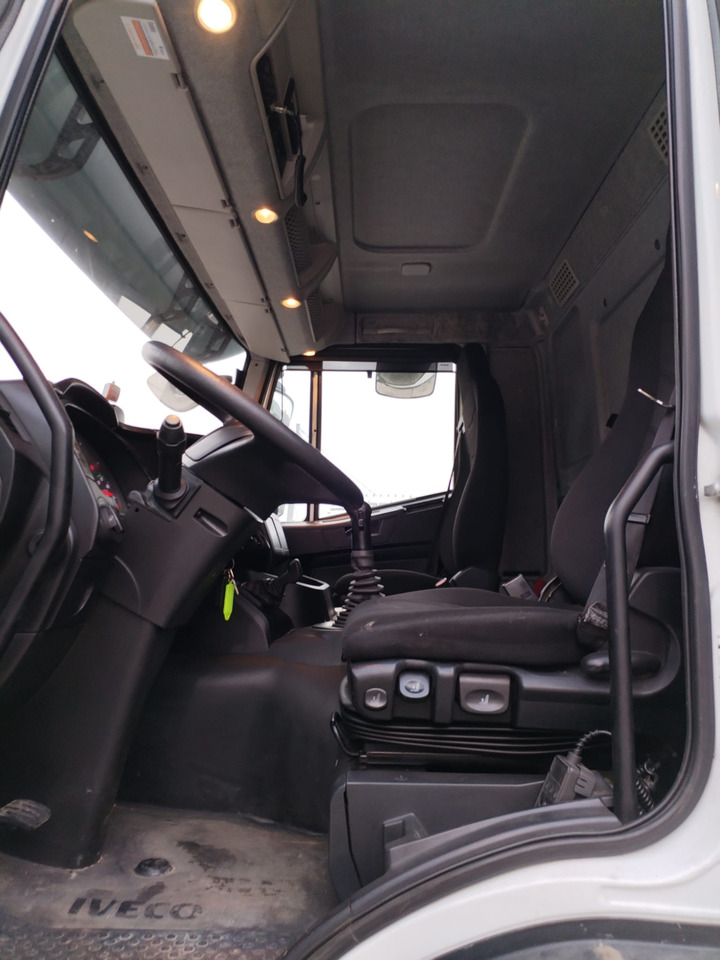 IVECO STRALIS AD 260S31 XP - Camión chasis: foto 3 IVECO STRALIS AD 260S31 XP - Camión chasis: foto 3