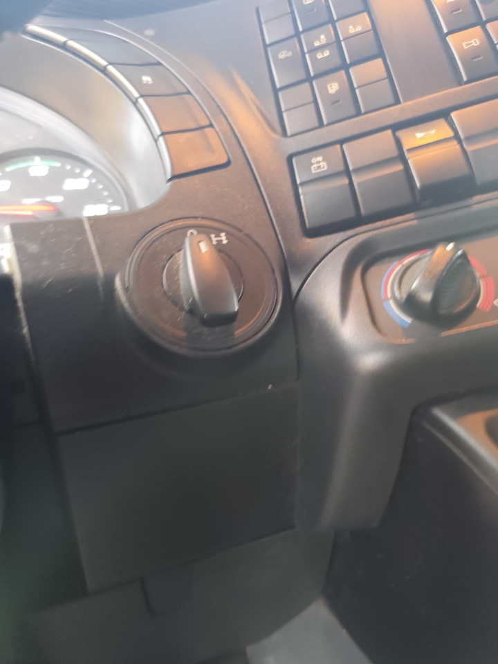 Camión grúa IVECO STRALIS AD 260S31 XP: foto 8 Camión grúa IVECO STRALIS AD 260S31 XP: foto 8