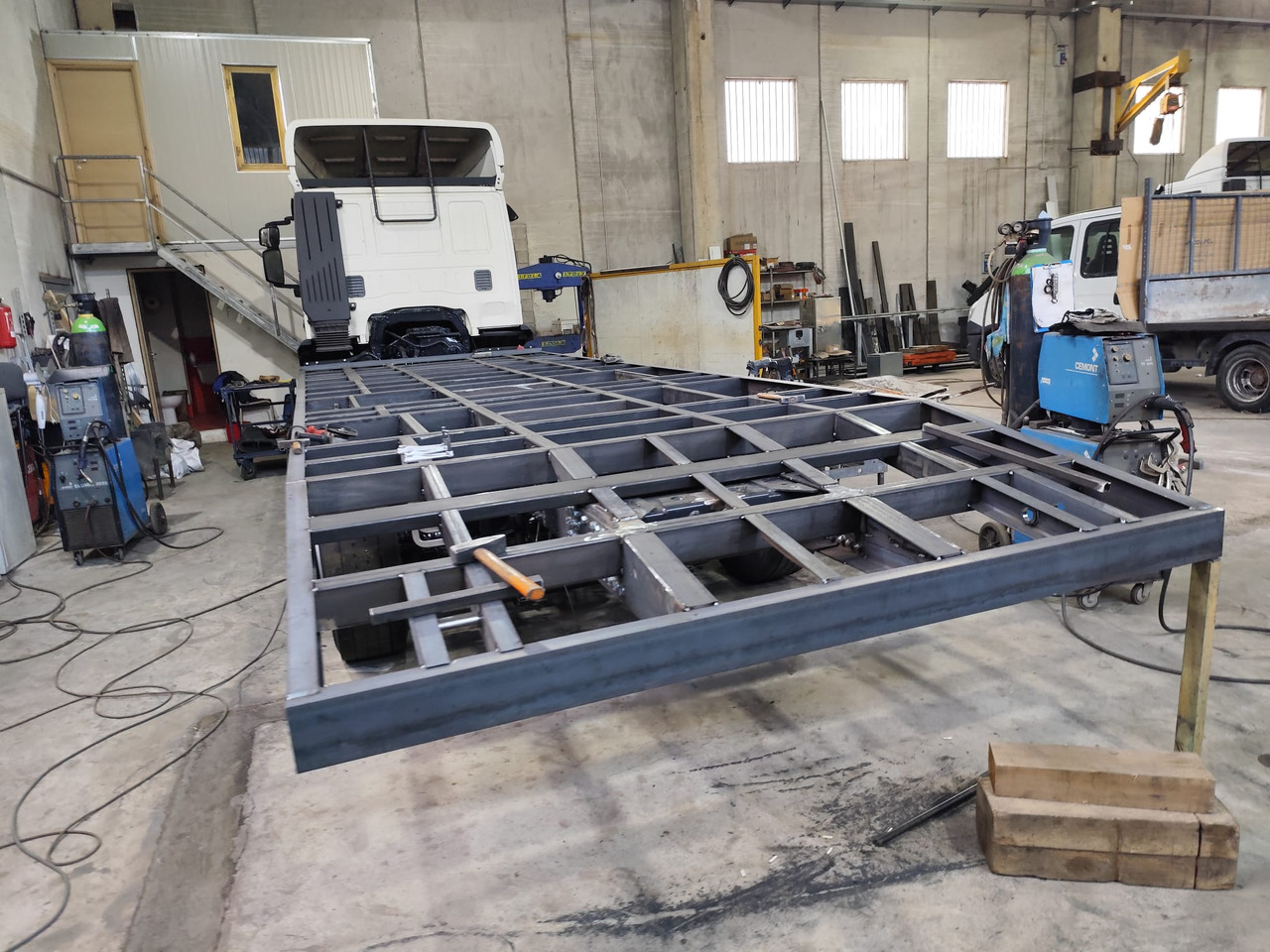 Camión caja abierta IVECO STRALIS AS 260S46: foto 21