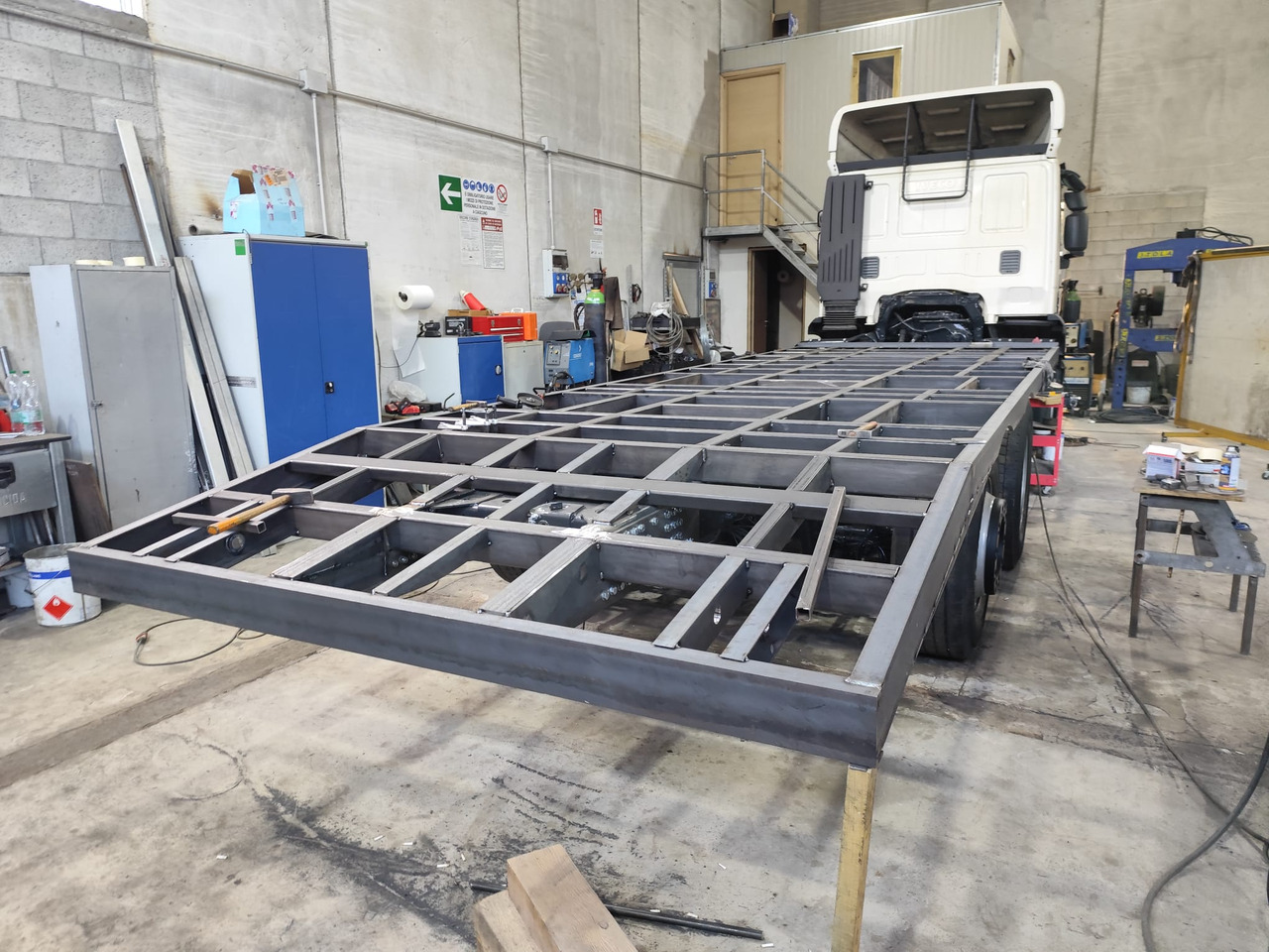 Camión caja abierta IVECO STRALIS AS 260S46: foto 23