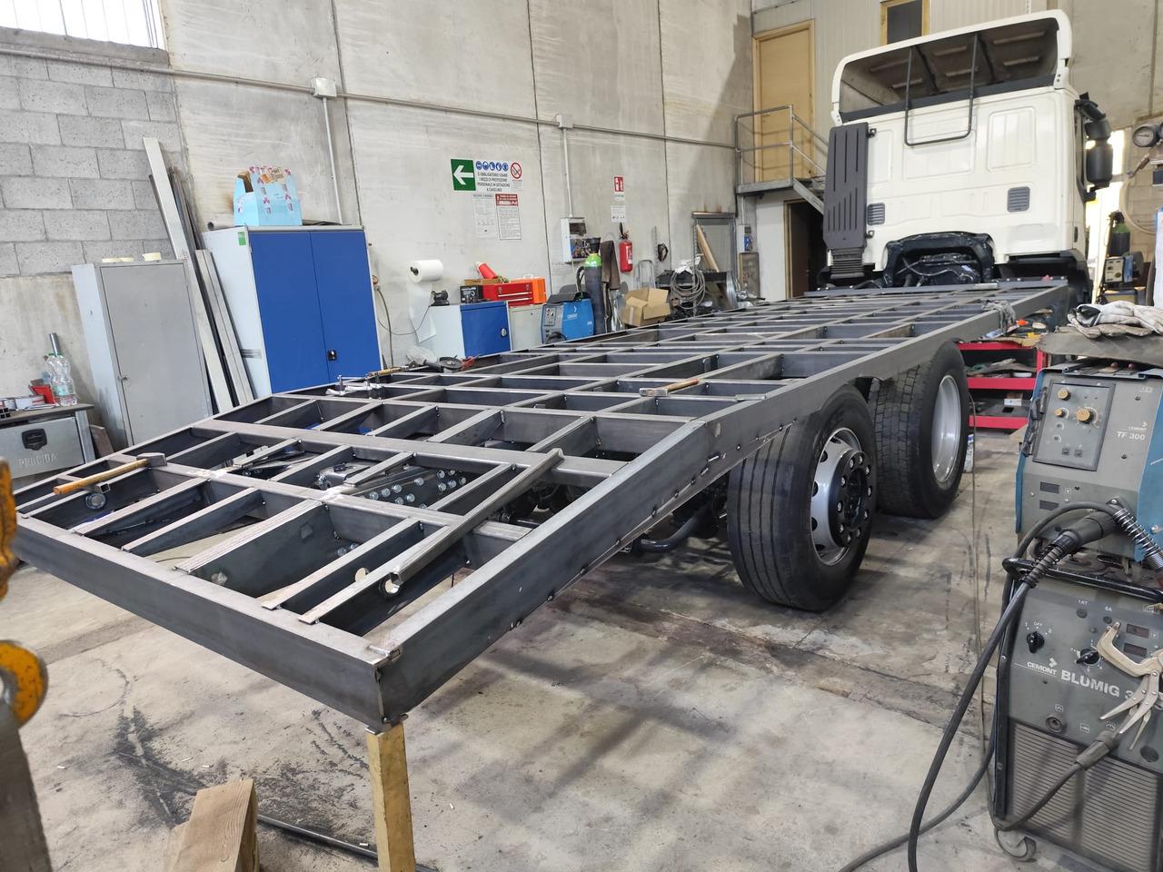 Camión caja abierta IVECO STRALIS AS 260S46: foto 13