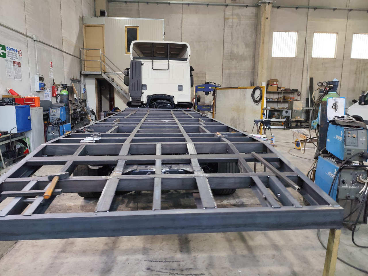 Camión caja abierta IVECO STRALIS AS 260S46: foto 17