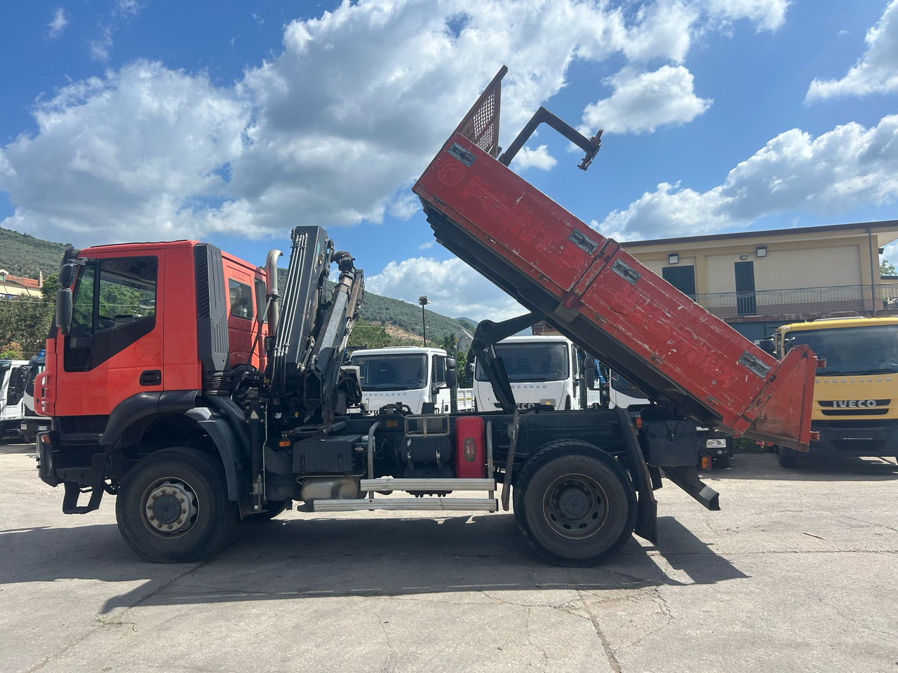 IVECO TRAKKER 190T36 - Camión grúa: foto 3 IVECO TRAKKER 190T36 - Camión grúa: foto 3