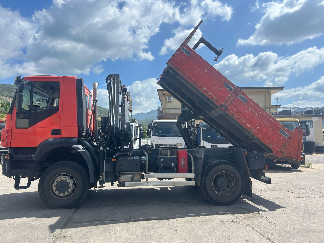 IVECO TRAKKER 190T36 - Camión grúa: foto 4 IVECO TRAKKER 190T36 - Camión grúa: foto 4