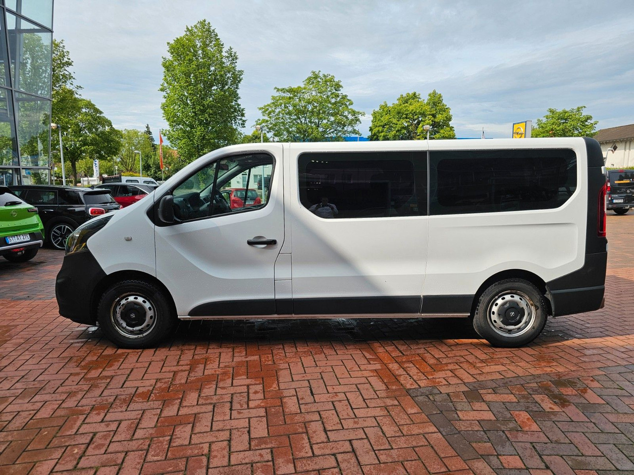 Opel Vivaro B Combi Bus L2H1 2,9t AHK - Furgoneta de pasajeros: foto 2 Opel Vivaro B Combi Bus L2H1 2,9t AHK - Furgoneta de pasajeros: foto 2