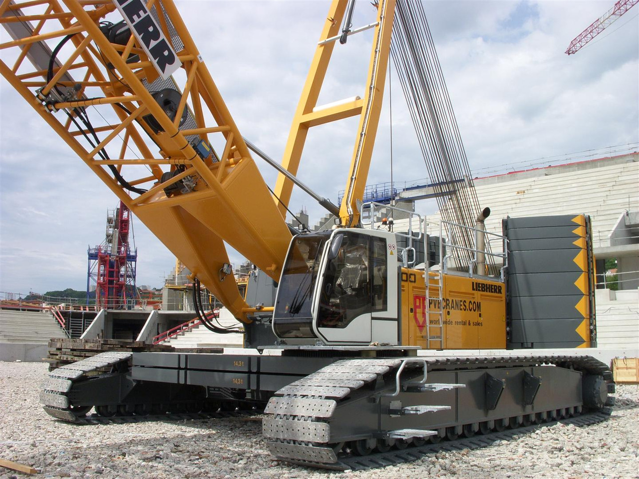 LIEBHERR LR1300 - Grúa sobre orugas: foto 1 LIEBHERR LR1300 - Grúa sobre orugas: foto 1
