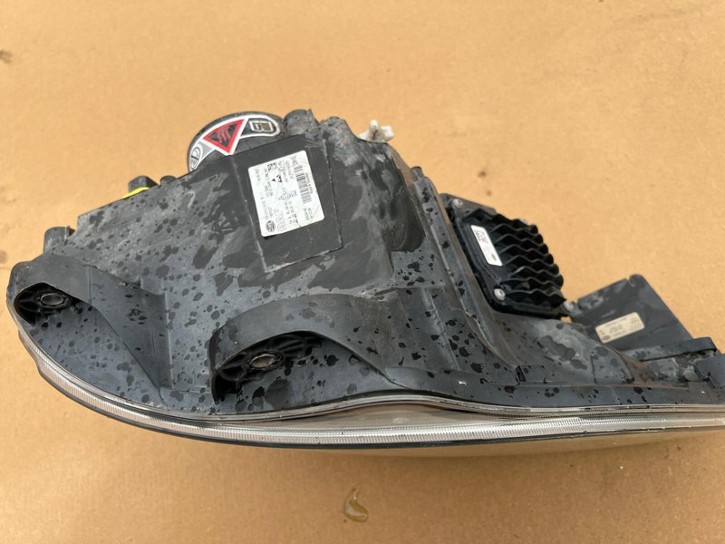 DAF XF106 - Faro delantero: foto 2 DAF XF106 - Faro delantero: foto 2