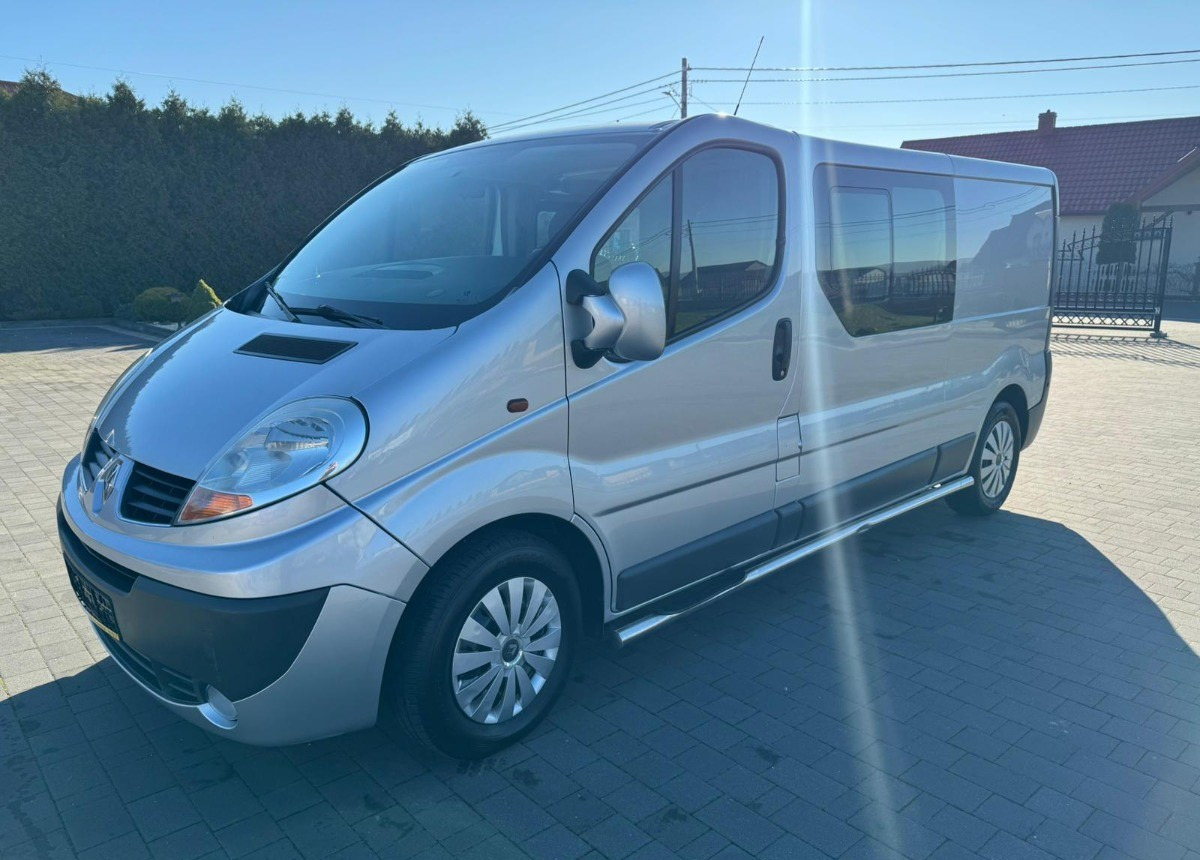 Renault Trafic 2.5 150ps 5- osobowy Doka Stan B. Dobry - Furgoneta combi: foto 1 Renault Trafic 2.5 150ps 5- osobowy Doka Stan B. Dobry - Furgoneta combi: foto 1