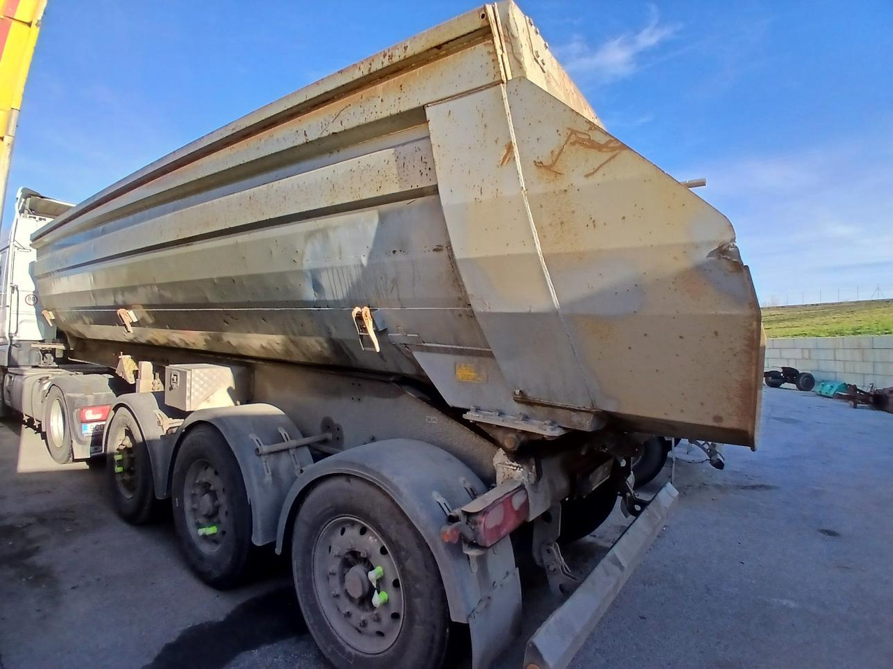 MENCI - Semirremolque volquete: foto 1 MENCI - Semirremolque volquete: foto 1