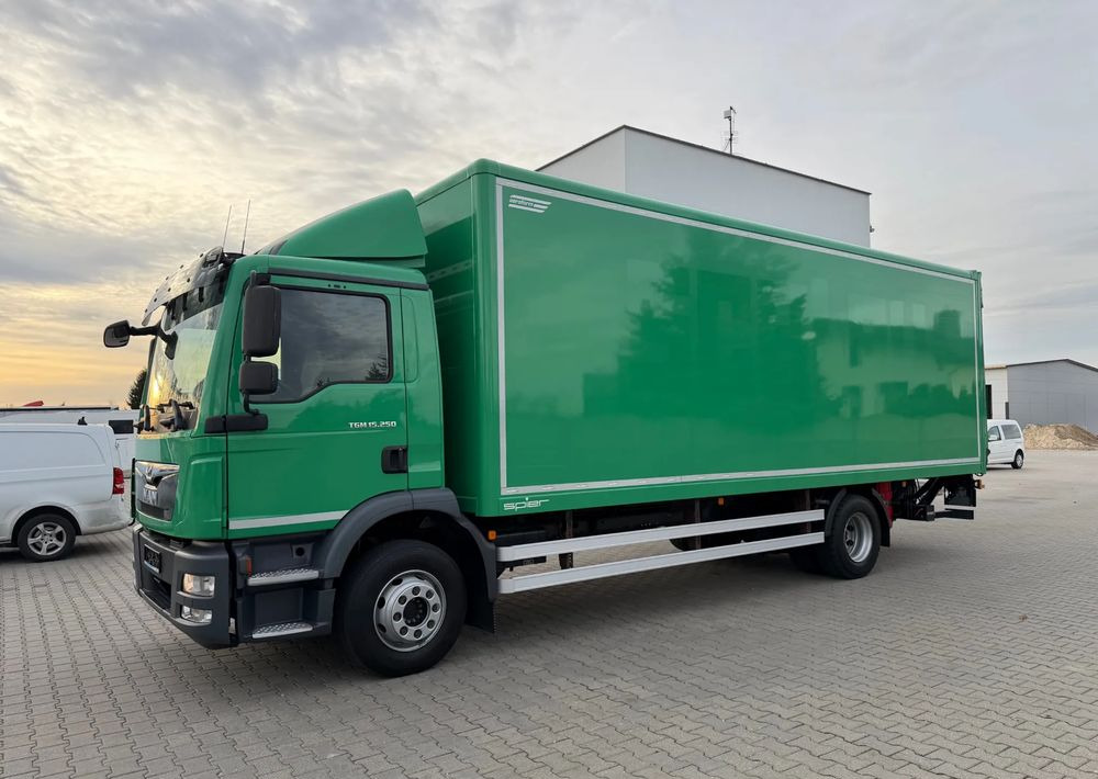 MAN TGM 15.250 - Camión caja cerrada: foto 3 MAN TGM 15.250 - Camión caja cerrada: foto 3