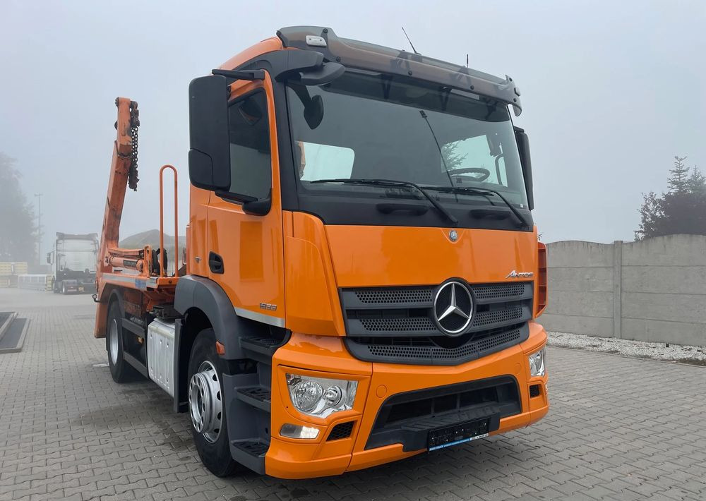 Mercedes-Benz ANTOS 1833 BRAMOWIEC, MILLER - Camión portacontenedor de cadenas: foto 3 Mercedes-Benz ANTOS 1833 BRAMOWIEC, MILLER - Camión portacontenedor de cadenas: foto 3