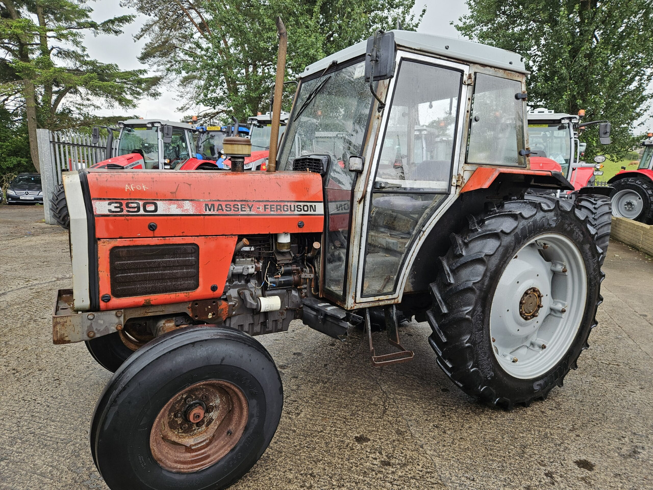 1988 MF 390 2wd - Tractor: foto 2 1988 MF 390 2wd - Tractor: foto 2