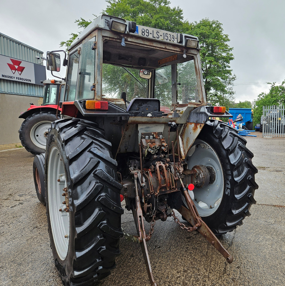 1988 MF 390 2wd - Tractor: foto 3 1988 MF 390 2wd - Tractor: foto 3