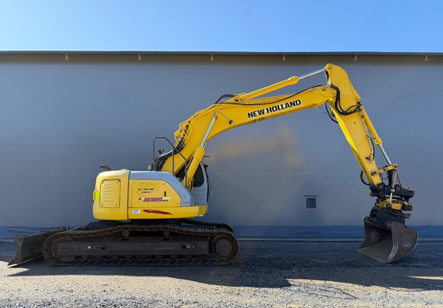 Excavadora de cadenas New HollandE235SR: foto 6 Excavadora de cadenas New HollandE235SR: foto 6