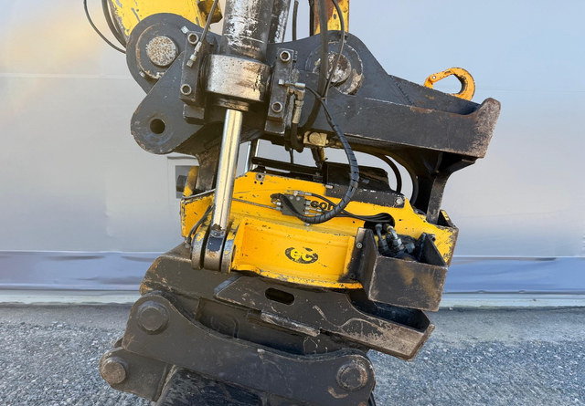 Excavadora de cadenas New HollandE235SR: foto 9 Excavadora de cadenas New HollandE235SR: foto 9