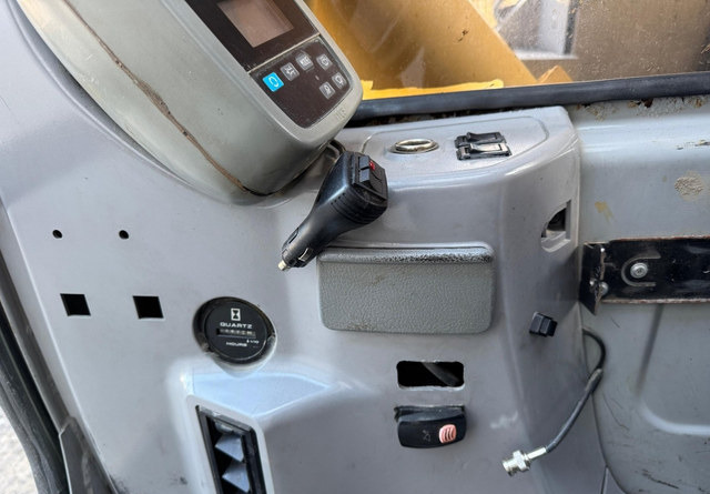 Excavadora de cadenas New HollandE235SR: foto 18 Excavadora de cadenas New HollandE235SR: foto 18