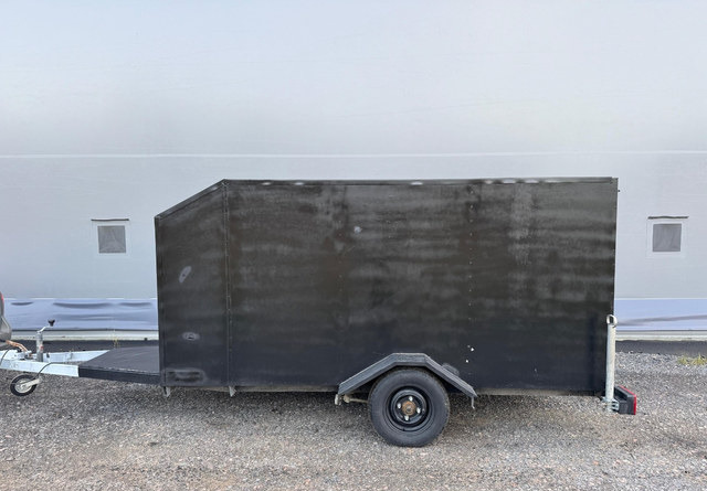 Umpiperäkärry - Remolque de coche: foto 2 Umpiperäkärry - Remolque de coche: foto 2