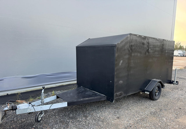 Umpiperäkärry - Remolque de coche: foto 1 Umpiperäkärry - Remolque de coche: foto 1