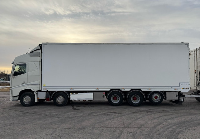 Volvo FH16 750 10x4 - Camión caja cerrada: foto 2 Volvo FH16 750 10x4 - Camión caja cerrada: foto 2