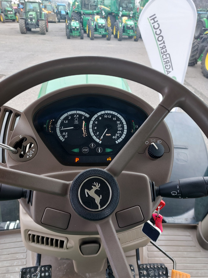 Tractor JOHN DEERE 6230R: foto 7