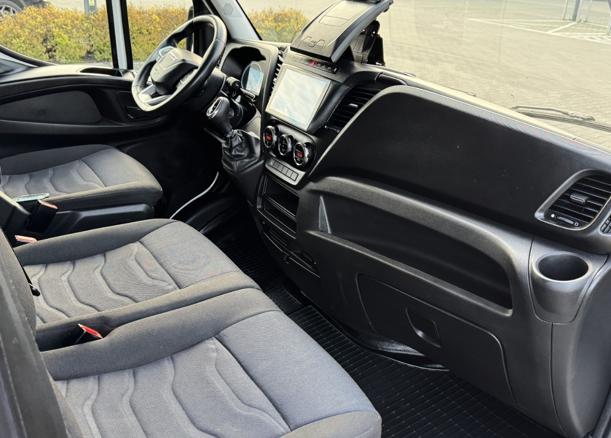 Iveco Daily L4H3 3.0 180KM Hi-matic LED KAMERA Bezwypadkowy Salon PL FV23 - Furgón: foto 5 Iveco Daily L4H3 3.0 180KM Hi-matic LED KAMERA Bezwypadkowy Salon PL FV23 - Furgón: foto 5
