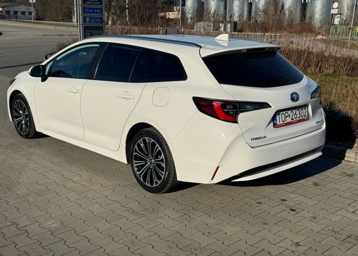 Toyota Corolla 1.8 Hybrid Active Niski przebieg LED FV23 W SUPER STANIE - Coche: foto 4 Toyota Corolla 1.8 Hybrid Active Niski przebieg LED FV23 W SUPER STANIE - Coche: foto 4