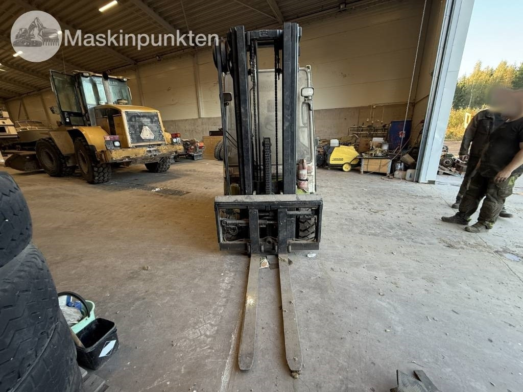 Clark CEM 25  - Carretilla elevadora diésel: foto 3 Clark CEM 25  - Carretilla elevadora diésel: foto 3