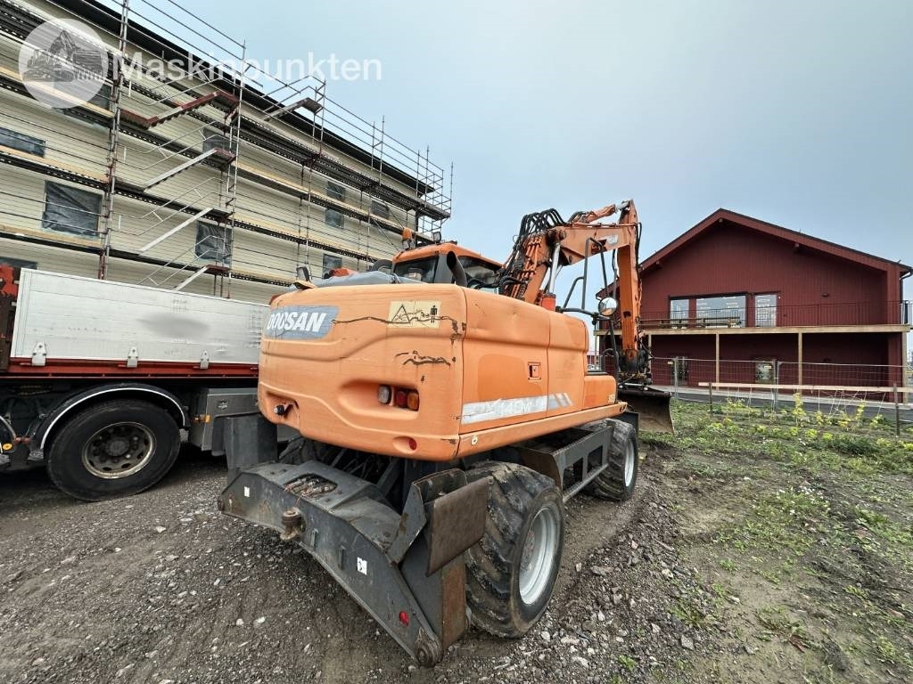 Doosan DX 140 W med vagn och redskap - Excavadora de ruedas: foto 4 Doosan DX 140 W med vagn och redskap - Excavadora de ruedas: foto 4