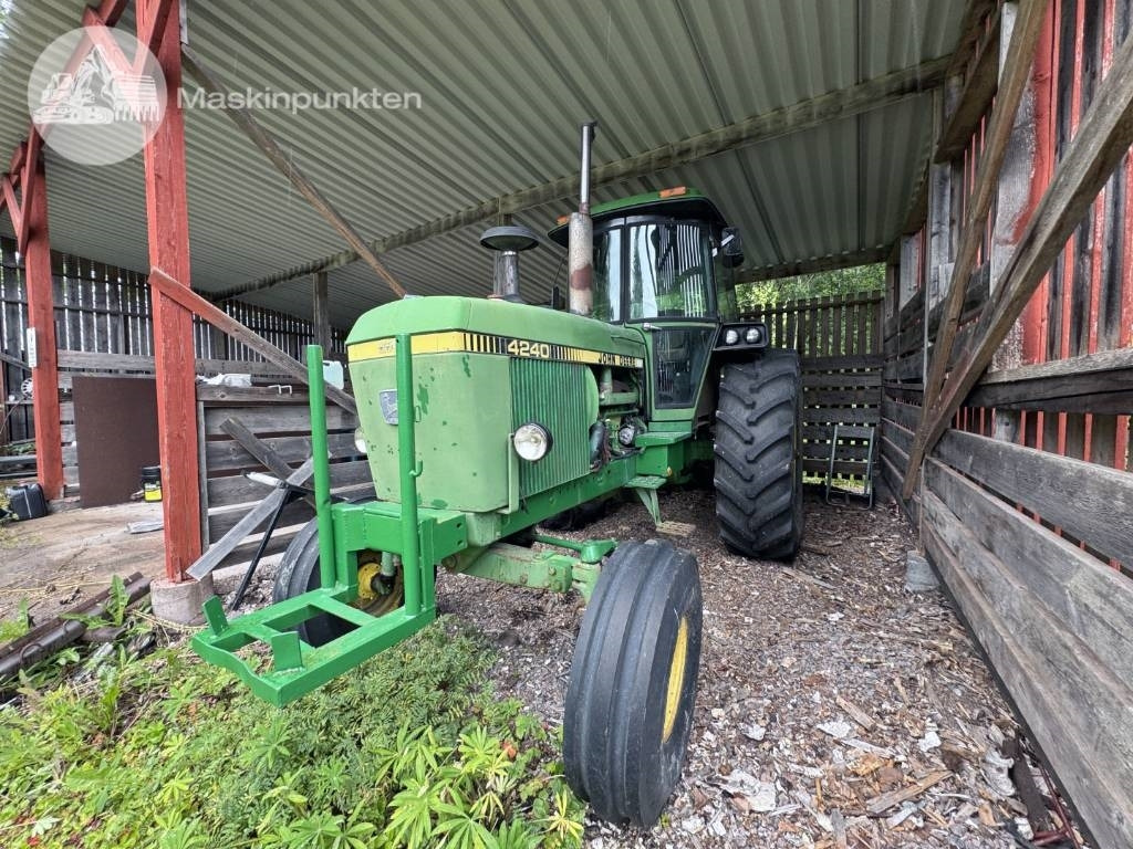 John Deere 4240 QR - Tractor: foto 1 John Deere 4240 QR - Tractor: foto 1