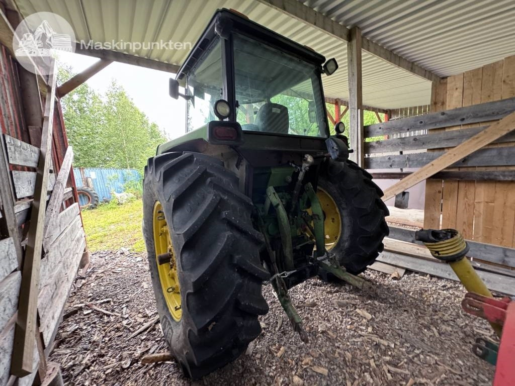 John Deere 4240 QR - Tractor: foto 2 John Deere 4240 QR - Tractor: foto 2