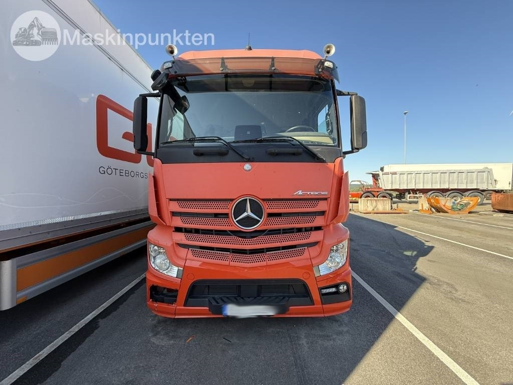 Mercedes-Benz Actros 2551  - Camión frigorífico: foto 2 Mercedes-Benz Actros 2551  - Camión frigorífico: foto 2