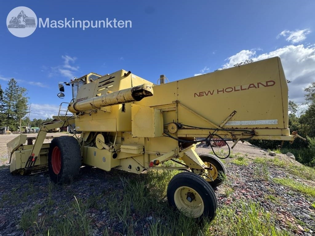 New Holland 1530 - Cosechadora de granos: foto 2 New Holland 1530 - Cosechadora de granos: foto 2