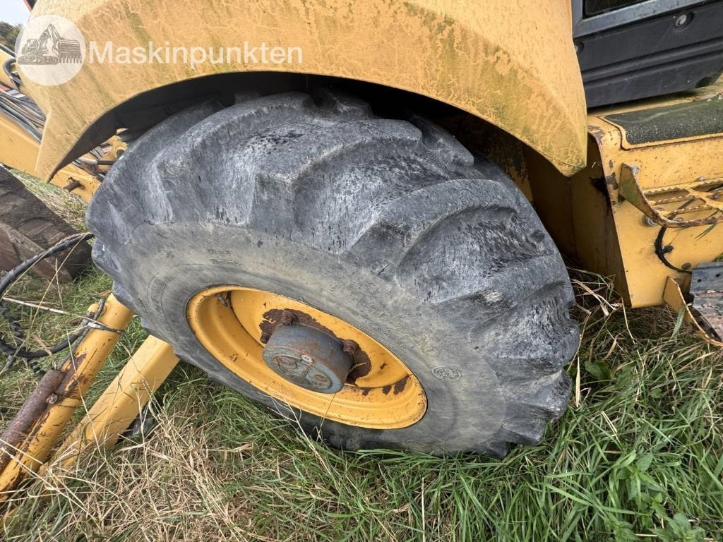 Retroexcavadora New Holland LB 115: foto 45