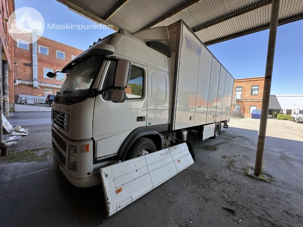 Volvo FM 300 - Camión caja cerrada: foto 1 Volvo FM 300 - Camión caja cerrada: foto 1