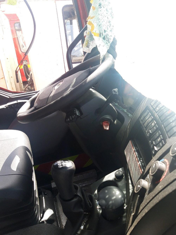 Camión de bomberos RENAULT D 4X4 TOUT-TERRAIN INCENDIE: foto 12 Camión de bomberos RENAULT D 4X4 TOUT-TERRAIN INCENDIE: foto 12