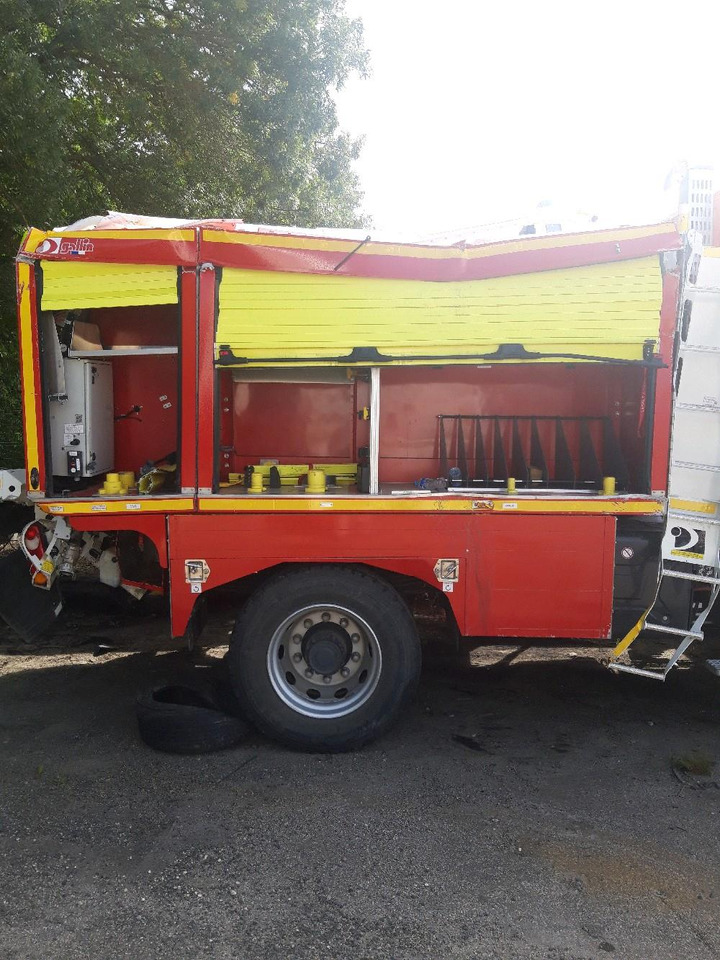 Camión de bomberos RENAULT D 4X4 TOUT-TERRAIN INCENDIE: foto 8 Camión de bomberos RENAULT D 4X4 TOUT-TERRAIN INCENDIE: foto 8