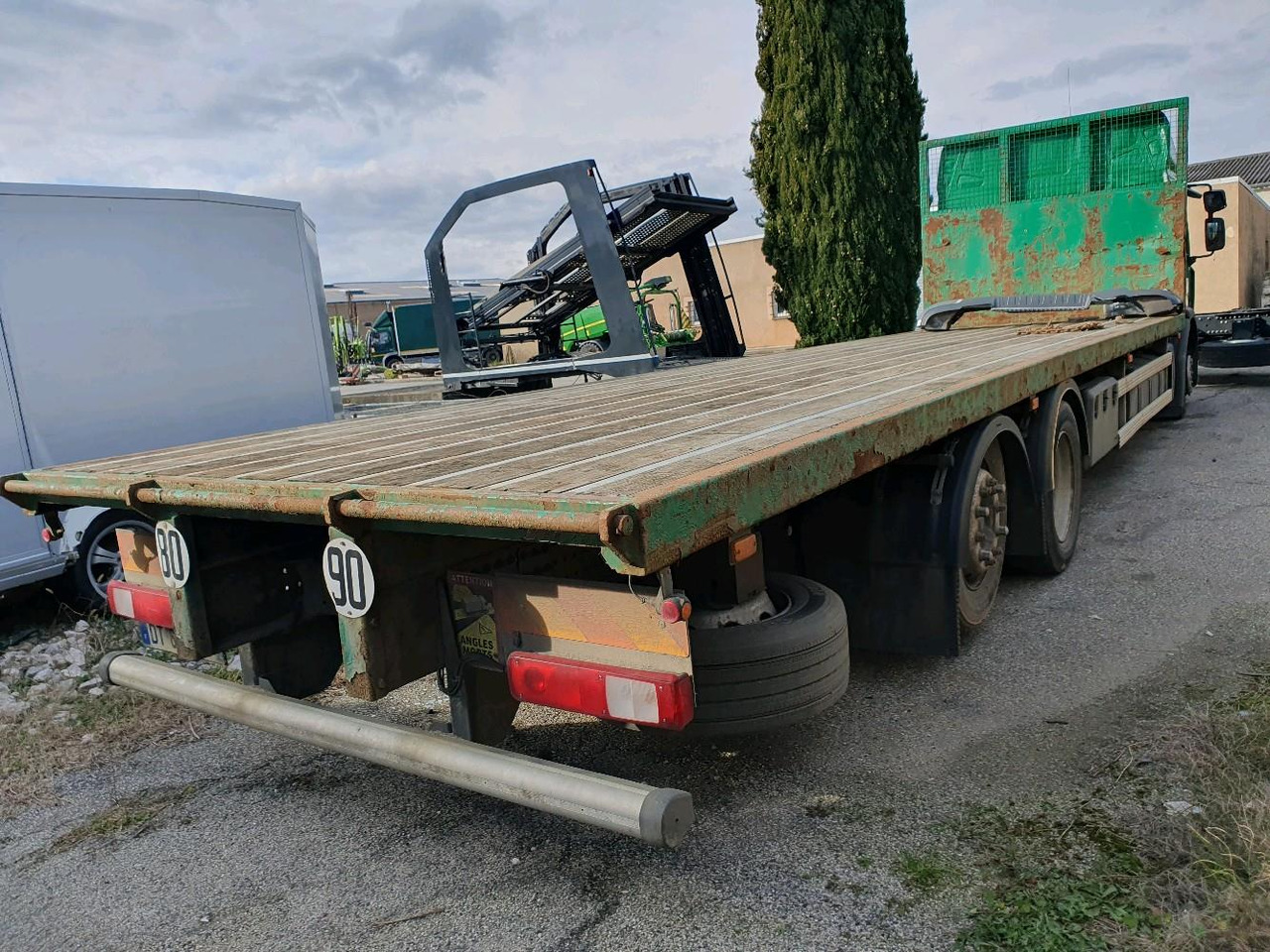 RENAULT D WIDE PLATEAU - Camión caja abierta: foto 4 RENAULT D WIDE PLATEAU - Camión caja abierta: foto 4