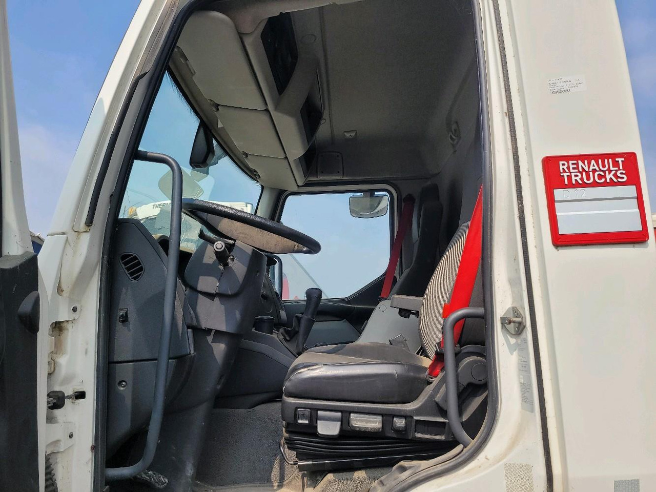 Foto del interior 1: Camión chasis RENAULT D12