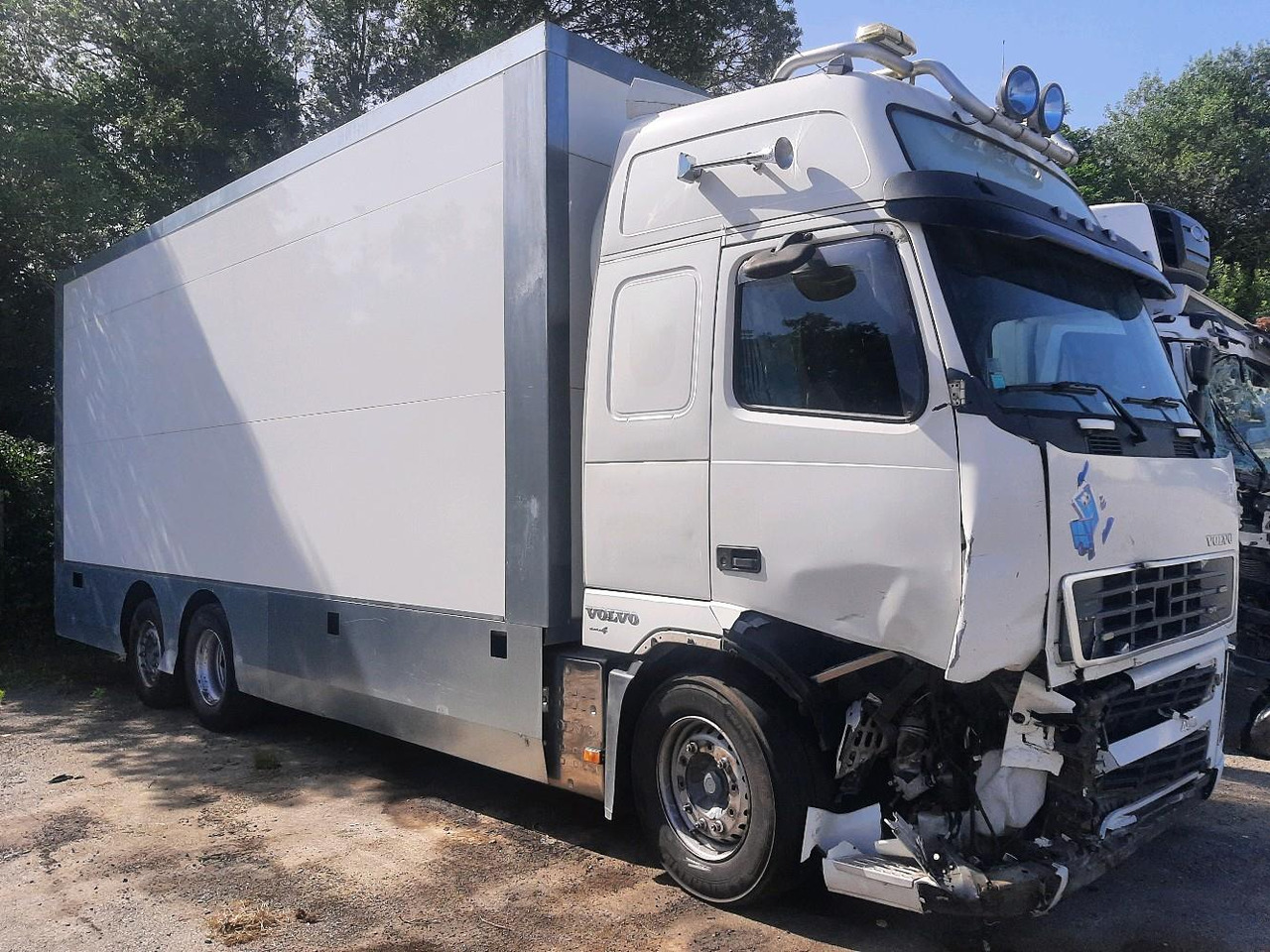 VOLVO FH 480 PORTEUR - Camión caja cerrada: foto 1 VOLVO FH 480 PORTEUR - Camión caja cerrada: foto 1