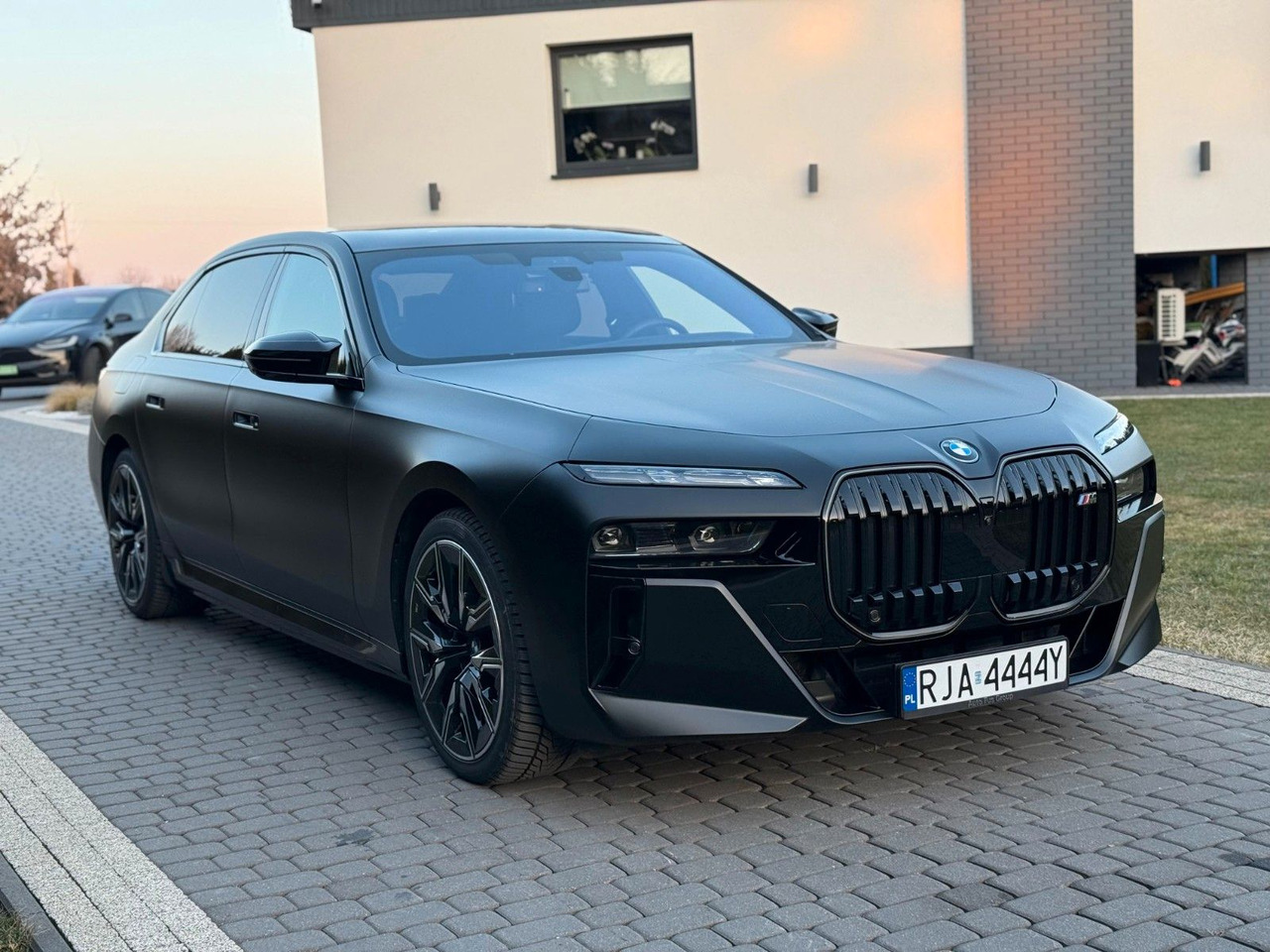 BMW M760 Baureihe 7 Lim M760 e xDrive - Sedan: foto 3 BMW M760 Baureihe 7 Lim M760 e xDrive - Sedan: foto 3