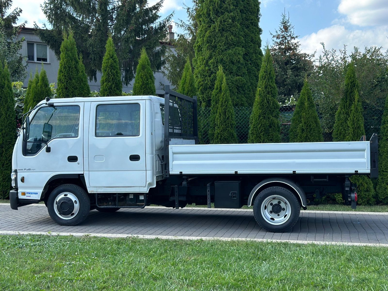 Isuzu 35 N TIPPER 3-SIDE KIPPER DOUBLE CABIN - Furgoneta basculante, Furgoneta combi: foto 4 Isuzu 35 N TIPPER 3-SIDE KIPPER DOUBLE CABIN - Furgoneta basculante, Furgoneta combi: foto 4